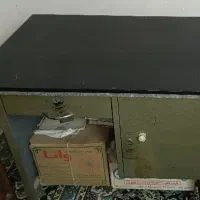 میز فلزی قدیمی رویه چرم|میز تحریر و کامپیوتر|خمینی‌شهر, |دیوار