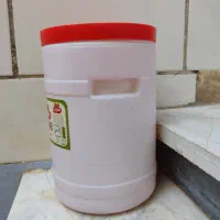 بطری پلاستیکی در دار