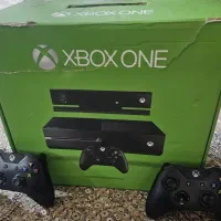 ایکس باکس وان با دو دسته و کینکت