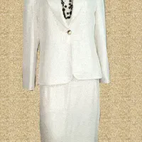 کت ودامن  سه تیکه وتعدادی مانتو