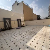 ۱۴۰ متر اپارتمان / ۱۱۰ متر حیاط اختصاصی / جنوبی