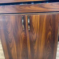 میز صندوق و ویترین بوتیک چوبی . فروش فوری|فروشگاه و مغازه|نوشهر, |دیوار