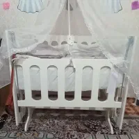 گهواره کنار مادر