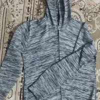 سویشرت در حد نو فقط سه بار پوشیده شده