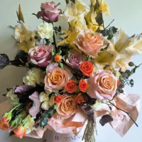 تعدادی باکس گل و دسته خفن کمتر نصف قیمت گلفروشی