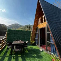 اجاره کلبه چوبی با ویوی جنگل و رودخانه‌ی اختصاصی