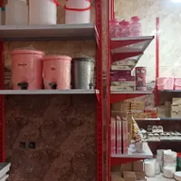 تعدادی قفسه وسبد وچرخ خرید فروشگاهی به فروش میرسد