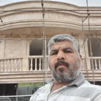 کارگر برای سنگ کاری در شهر ساری.