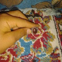 یک انگشتر عتیق قیلونی است برای فروش