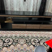 میز تلوزیون و تلفن