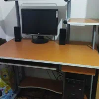 کامپیوتر و میز کامپیوتر همه باهم 11میلیون