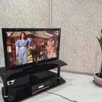 تلویزیون ۴۰ اینج ال جی همراه با میزش