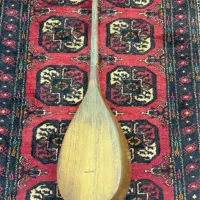 دوتار اصیل و کم‌نظیر شمال خراسان|سازهای سنتی|شیروان (خراسان), |دیوار