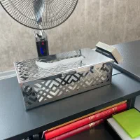 کارگر جهت کار در کارگاه برش لیزر