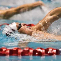 آموزش شنا بانوان و کودکان