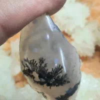 تولید نگین و گردن آویز از گوهر سنگهای ناب