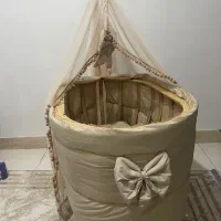 تخت کنار مادر