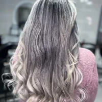 یک نفر مدل رایگان برای رنگ یخی