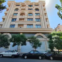 139 متری خوش نقشه و پر نور