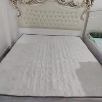 تخت خواب دونفره.و میز آرایشی