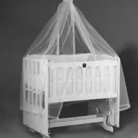 گهواره ننو در حد نو کنار تخت مادر