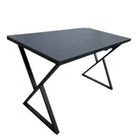 میز تحریر و کامپیوتر و ناخن .اداری.کنفرانس