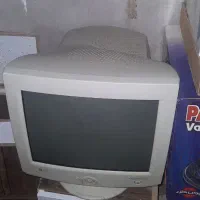 تعدادی مانیتور و کیس