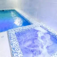 ویلا استخر دار با ویو فوقالعاده و حیاتی بزرگ|اجارهٔ کوتاهمدت ویلا و باغ|سرخرود, |دیوار