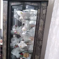 یک عدد ویترین شیشه ای در حد نو