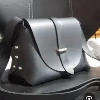 مقداری پوتین و کیف|کیف، کفش، کمربند|دورود, |دیوار