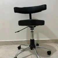 یک عدد صندلی چرخدار