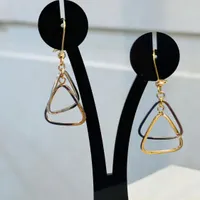 گوشواره زمانی|جواهرات|بافق, |دیوار