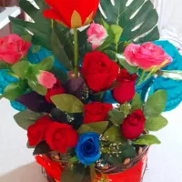 گل مصنوعی زیبا شیک و نو دو ماه که هدیه دادن