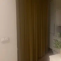 پرده حریر نازلی رنگ نخودی کمی براق بسیار خوش دوخت