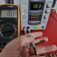 منبع تغذیه ولتاژ آزمایشگاهی رومیزی ۵ آمپر اداک