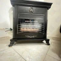 بخاری تمیز در حد نو ، آینه و شمعدان ، کمد لباس