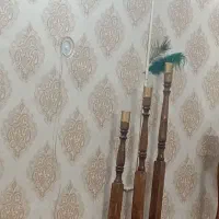 جا شمعی چوبی کنار سالنی شیک و زیبا