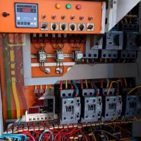 عیبیابی و تعمیر تخصصی برق صنعتی در محل شما