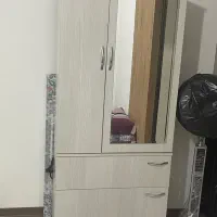 کمد جاکفشی  آینه ای بزرگ و جا دار در حد نو