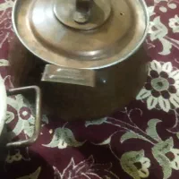 تعدادی ظرف|ظروف پخت‌وپز|نیشابور, فیض آباد|دیوار