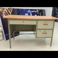 یک قفسه آهنی و یک میز|فروشگاه و مغازه|جهرم, |دیوار