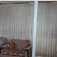 پرده‌ حریر طرح دار گلدوزی شده