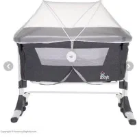 تخت کنار مادر