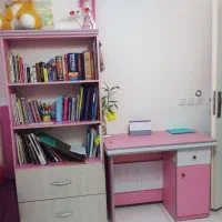 کتابخانه عرض۸۰ ، ارتفاع ۱۸۰ کاملا سالم ومیز تحری