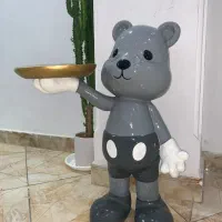 مجسمه خرس میزبان