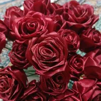 گل رز با روبان