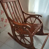 صندلی راکی بزرگ و  ناهارخوری