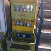 جعبه نوشابه همراه با شیشه