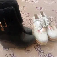 دو جفت کفش خیلی کم استفاده شده