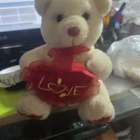 یک عدد شاسخین خرس سفید کوچک با قلب قرمز